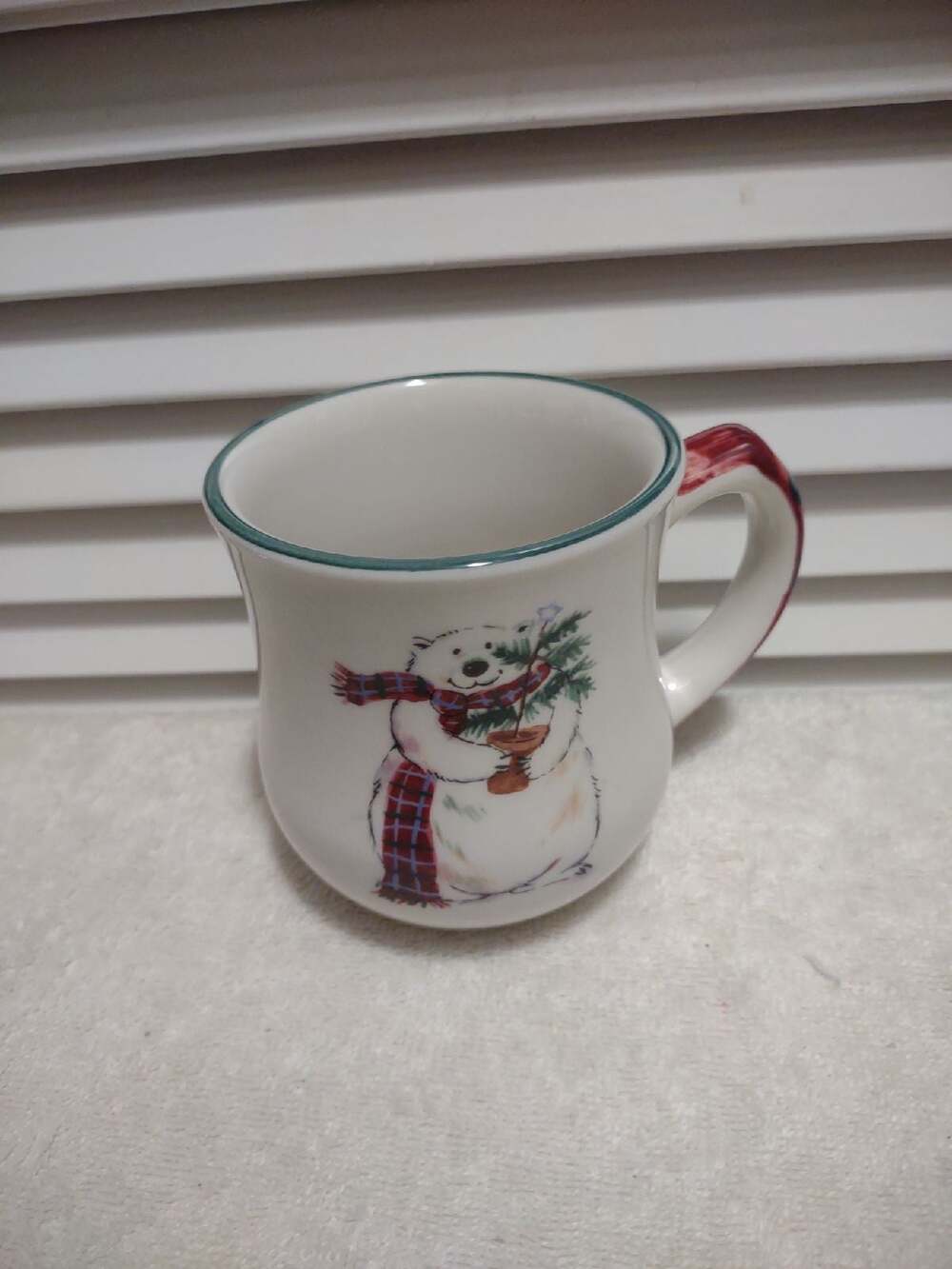 Pfaltzgraff Snow Bear Holiday Winter stoneware white red coffee mug cup